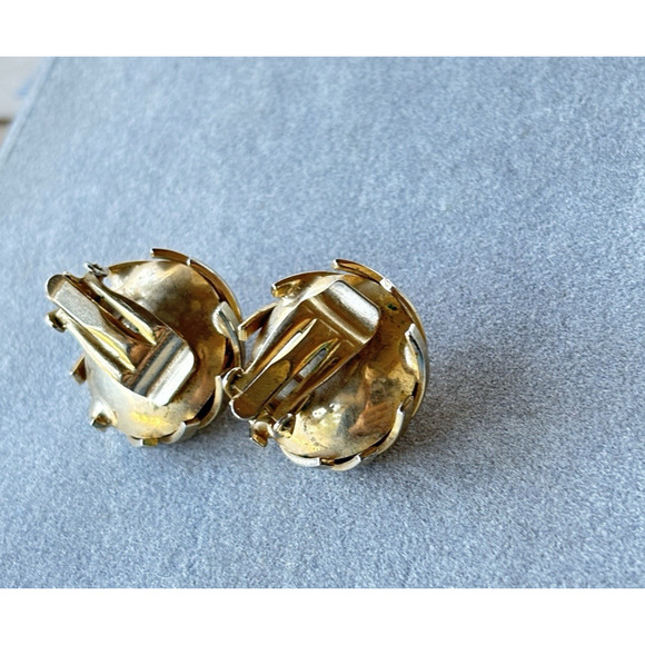 Vintage Gold-tone Spiral Swirl Design Clip On Earrings - Picture 8 of 12